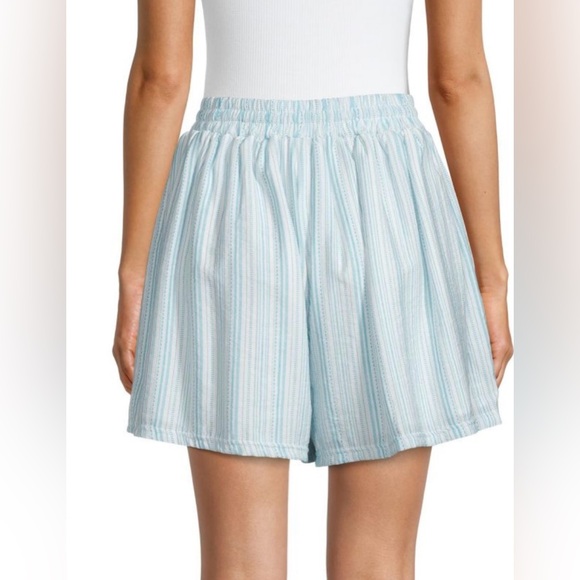 164. Bcbgeneration Striped Shorts - Picture 2 of 9